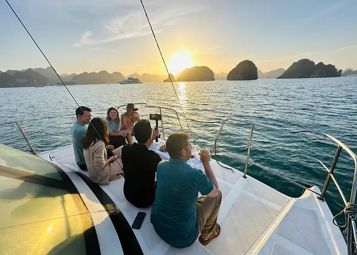 Scarlet Pearl Cruises - Wonder On Lan Ha Bay