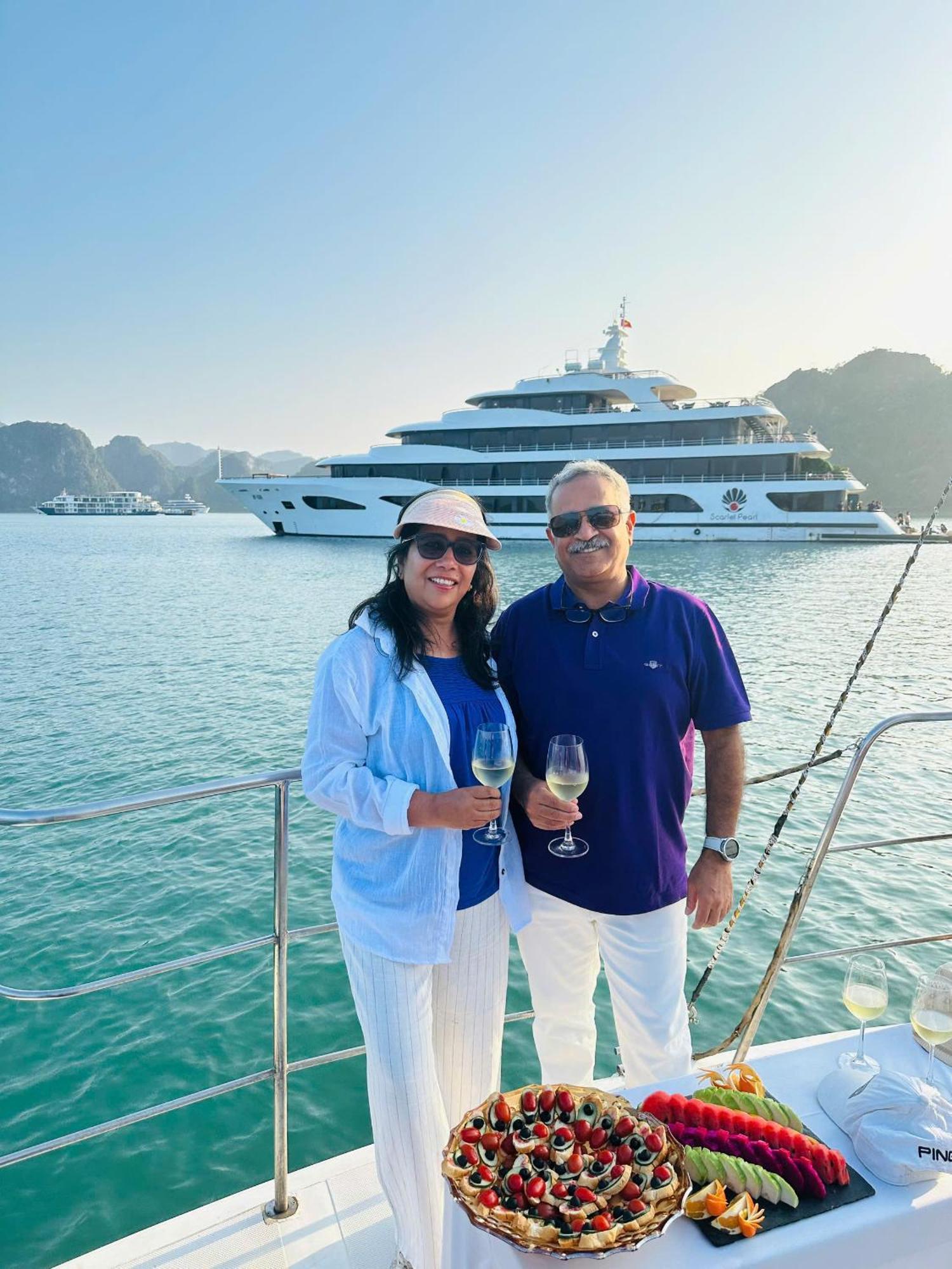 Scarlet Pearl Cruises - Wonder On Lan Ha Bay  Халонг