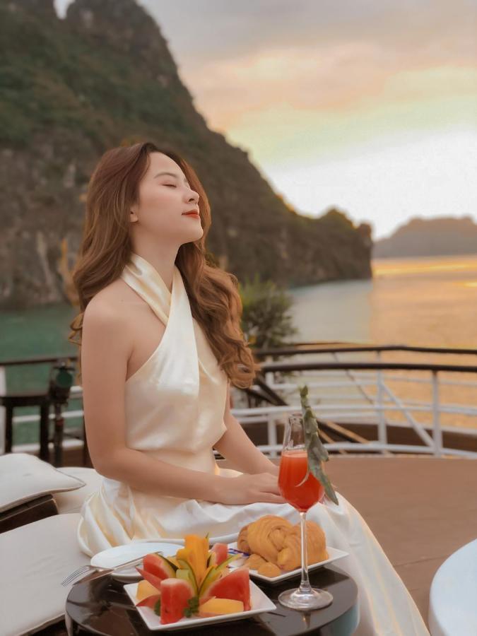 Scarlet Pearl Cruises  Hạ Long