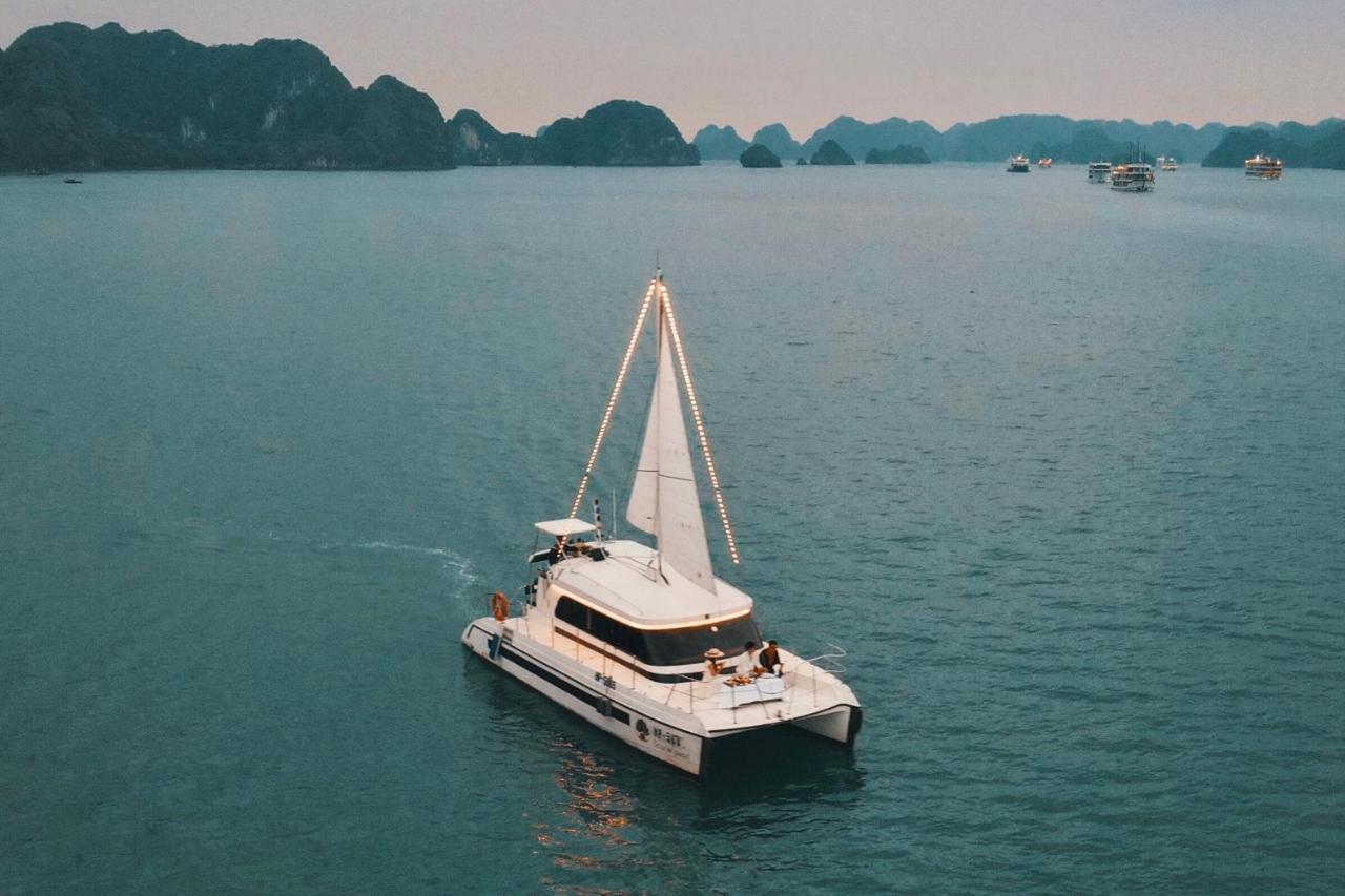 Scarlet Pearl Cruises - Wonder On Lan Ha Bay 5* Халонг