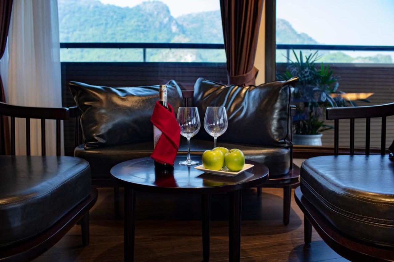 Scarlet Pearl Cruises - Wonder On Lan Ha Bay Халонг